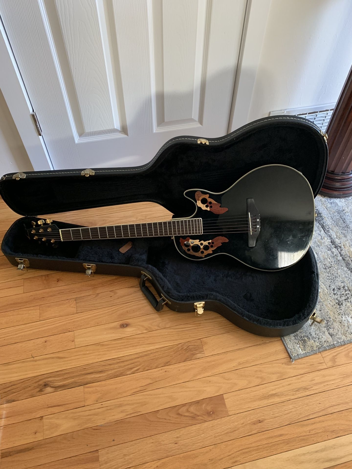 Ovation Celebrity CV-68 gloss black