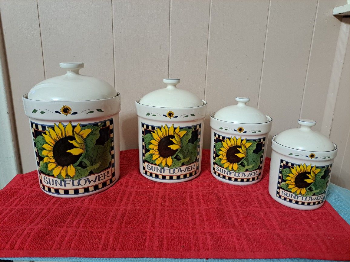 VTG 4 SUSAN WINGET SUNFLOWER CERAMIC KITCHEN CANISTER SET COOKIE JARS 1999
VTG 4 SUSAN WINGET SUNFLOWER CERAMIC KITCHEN CANISTER SET COOKIE JARS 1999