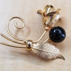 Floral Gold Plated Pin With Onyx