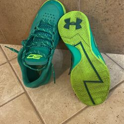 Under Armour Kids Youth basketball shoes size 7Y