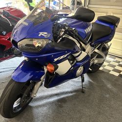 2001 YAMAHA YZF-R6 (salvage title and registered)