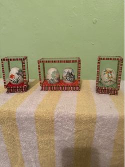 4 Hand-Painted Chinese Eggs in sealed Display Cases