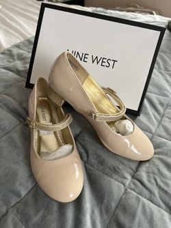 Girls Shoes(Size 4)- $ 12