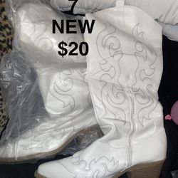 Woman's Boots Size 7 NEW