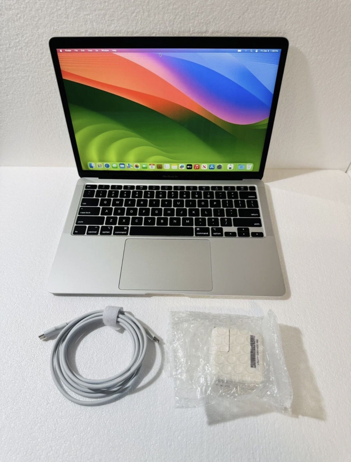 MacBook Air Retina 13-inch (2020) - Core i3 @ 1.1GHz - 8GB - SSD 256GB (READ)