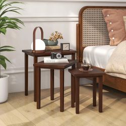 Nesting table set