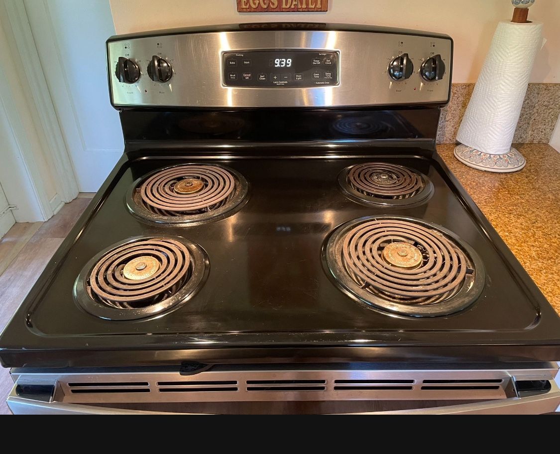 Pending Pick Up!!! 30 GE Electric Stove