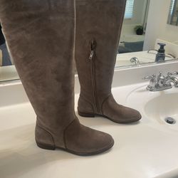 Ugg Boots Like New  Size 8