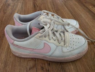 Women pink nike sneakers