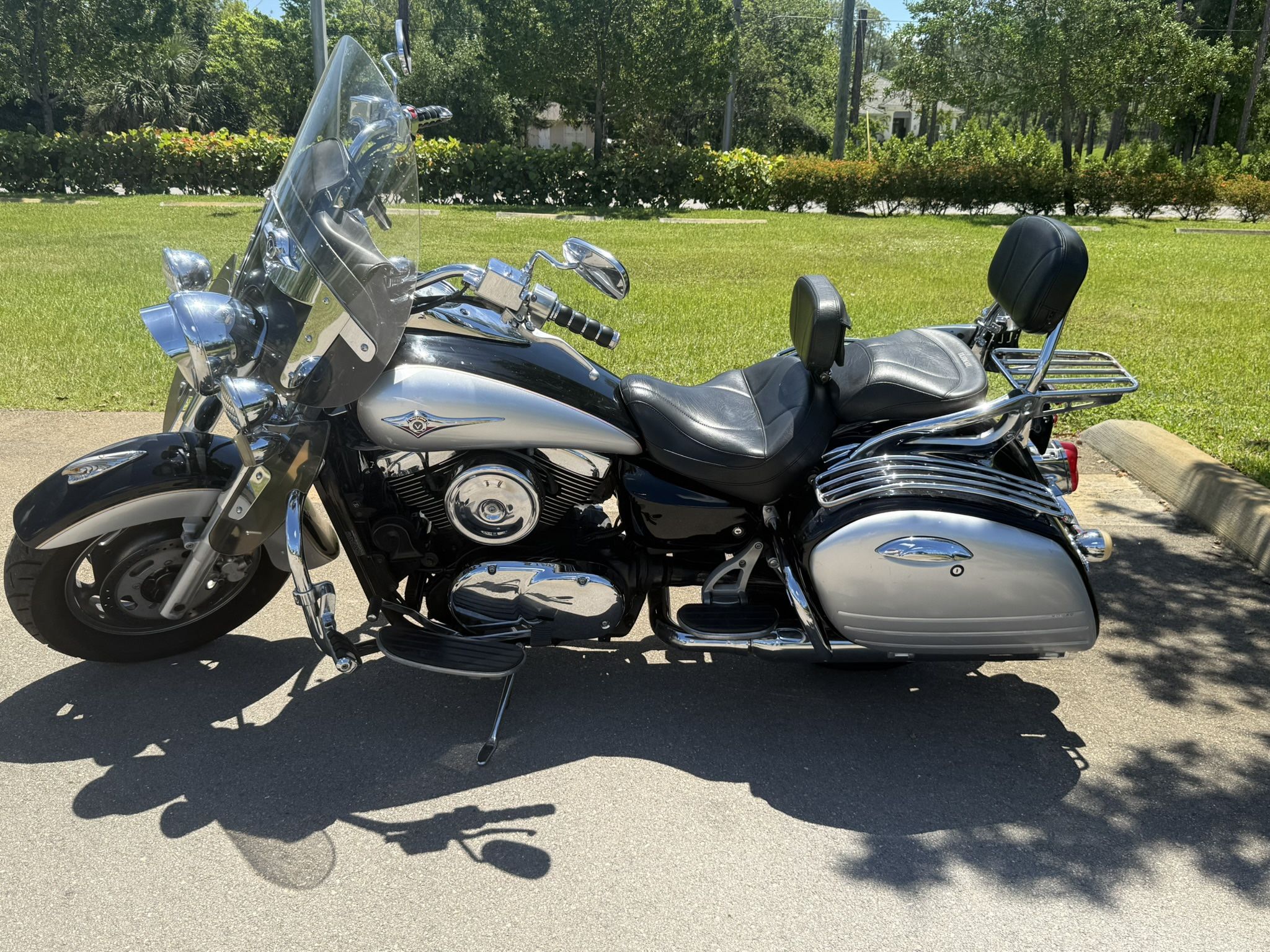Nice 2005 Kawasaki Vulcan Nomad W/Custom Chrome Eagle Detailing 