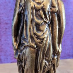 Three Graces Statue