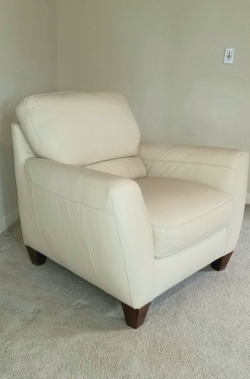 Comfy, cushy, excellent condition chair!