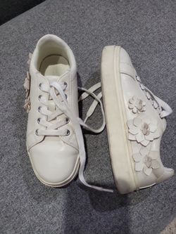 Girl's tennis shoes size 2