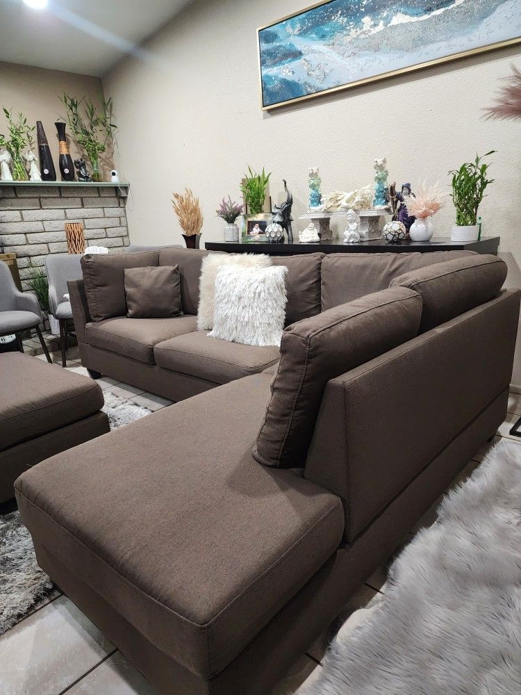 Sofa Sectional Couch With Ottoman In Very Good Condition🚚🚛 FREE DELIVERY 🚚