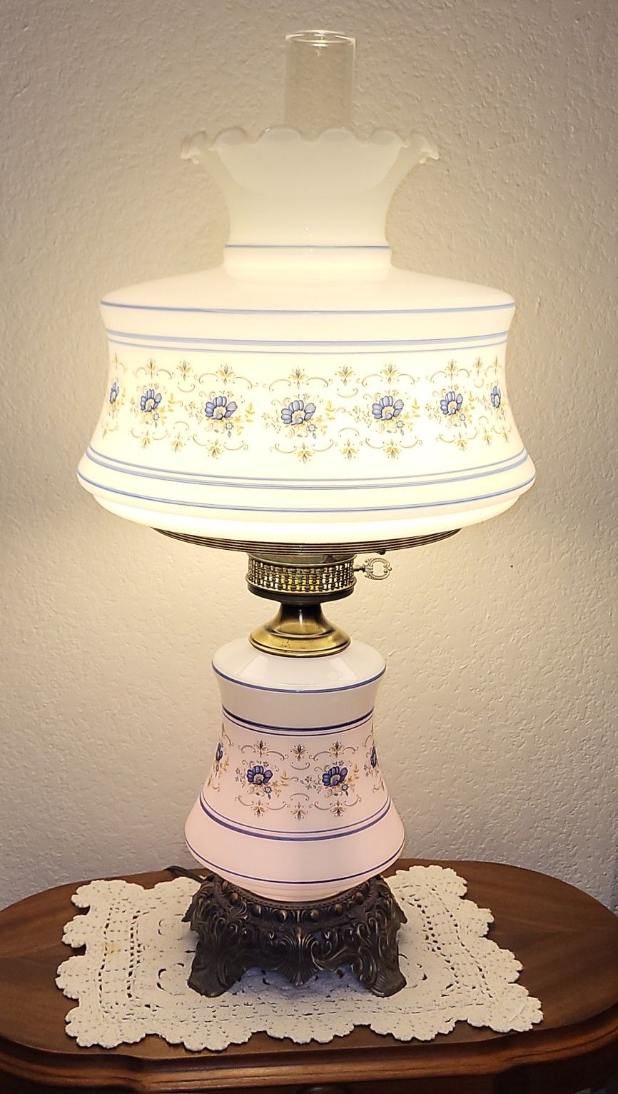QUOIZEL 1973 Abigail Adams Collection Blue Floral Hurricane 3-way Lamp