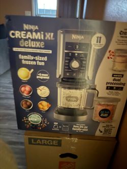 Ninja creami xl delux with 5 containers