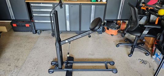DB Method Squat Assist Machine