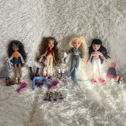 BRATZ DOLLS (4)