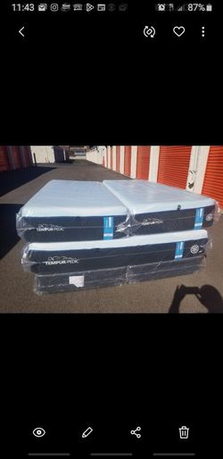 Tempur-pedic Luxebreeze Soft King Splits Brand New