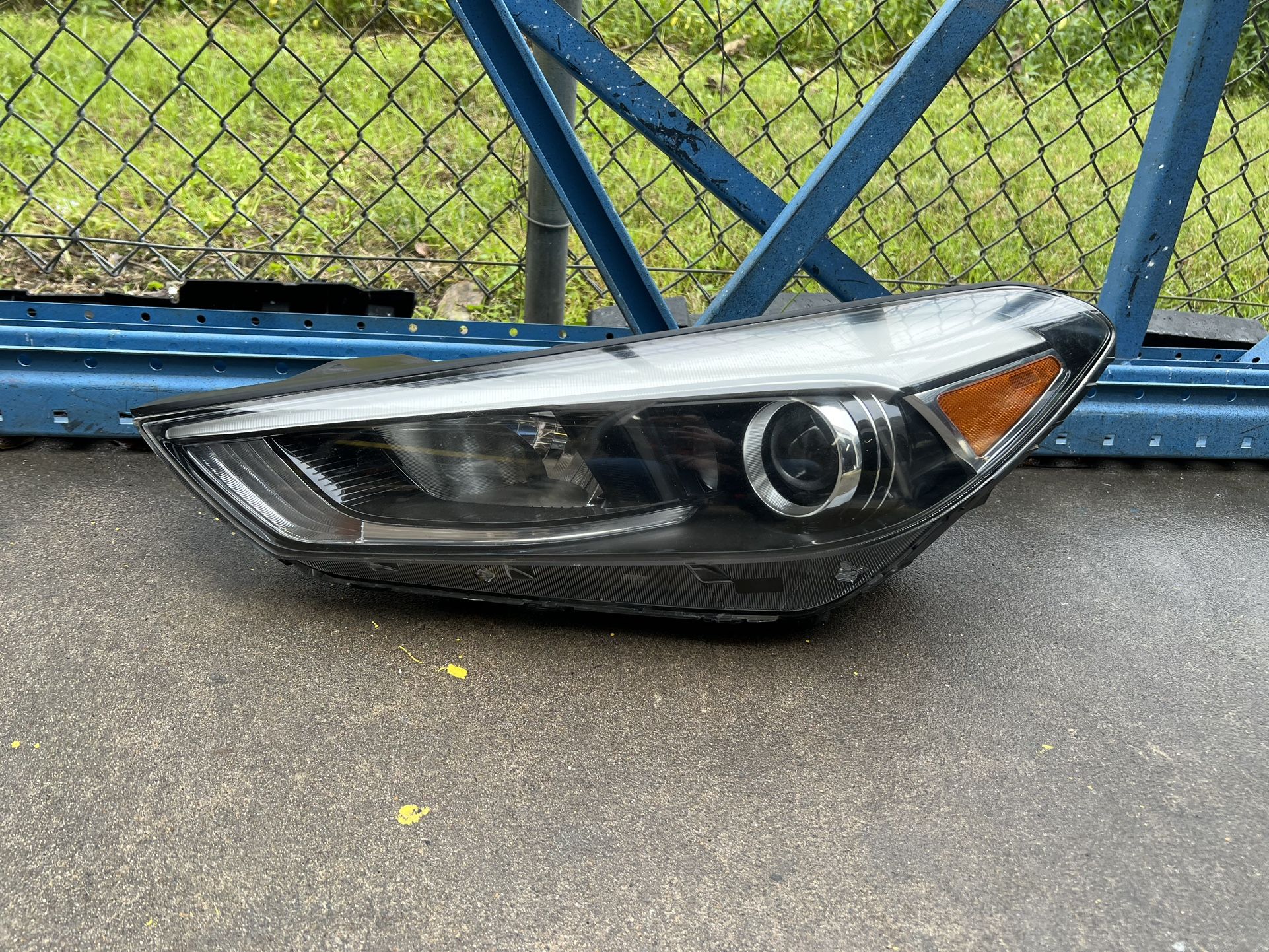 2016-2018 Hyundai Tucson Headlight LH Driver Side Used Oem