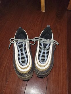 Women Size 8 Nike AIR MAX (LIKE NEW CONDITION)