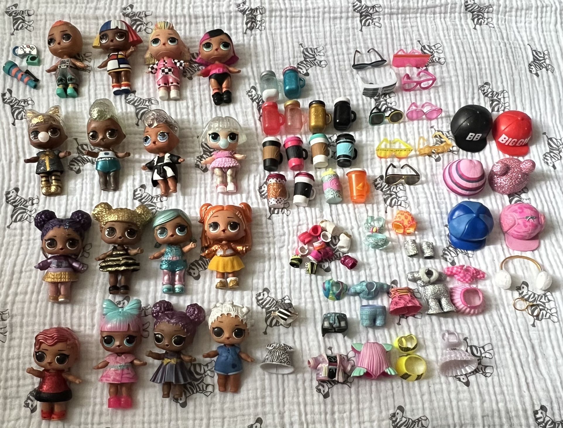 lol Dolls (16 and accessories) 
