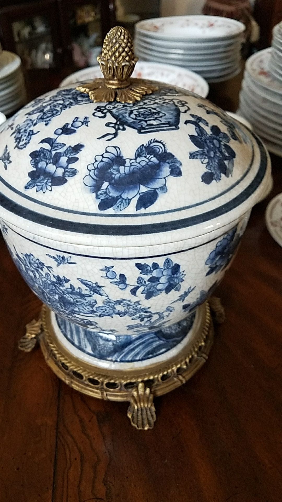 Porcelain jar