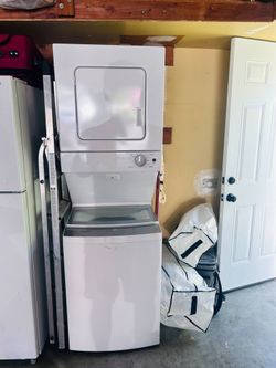 Whirlpool 1.6 cu.ft Electric Stacked Laundry Center 6 Wash cycles and AutoDry