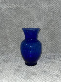 vintage Indiana Glass cobalt blue vase! 