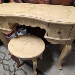 Vintage Vanity With Built In Mirror