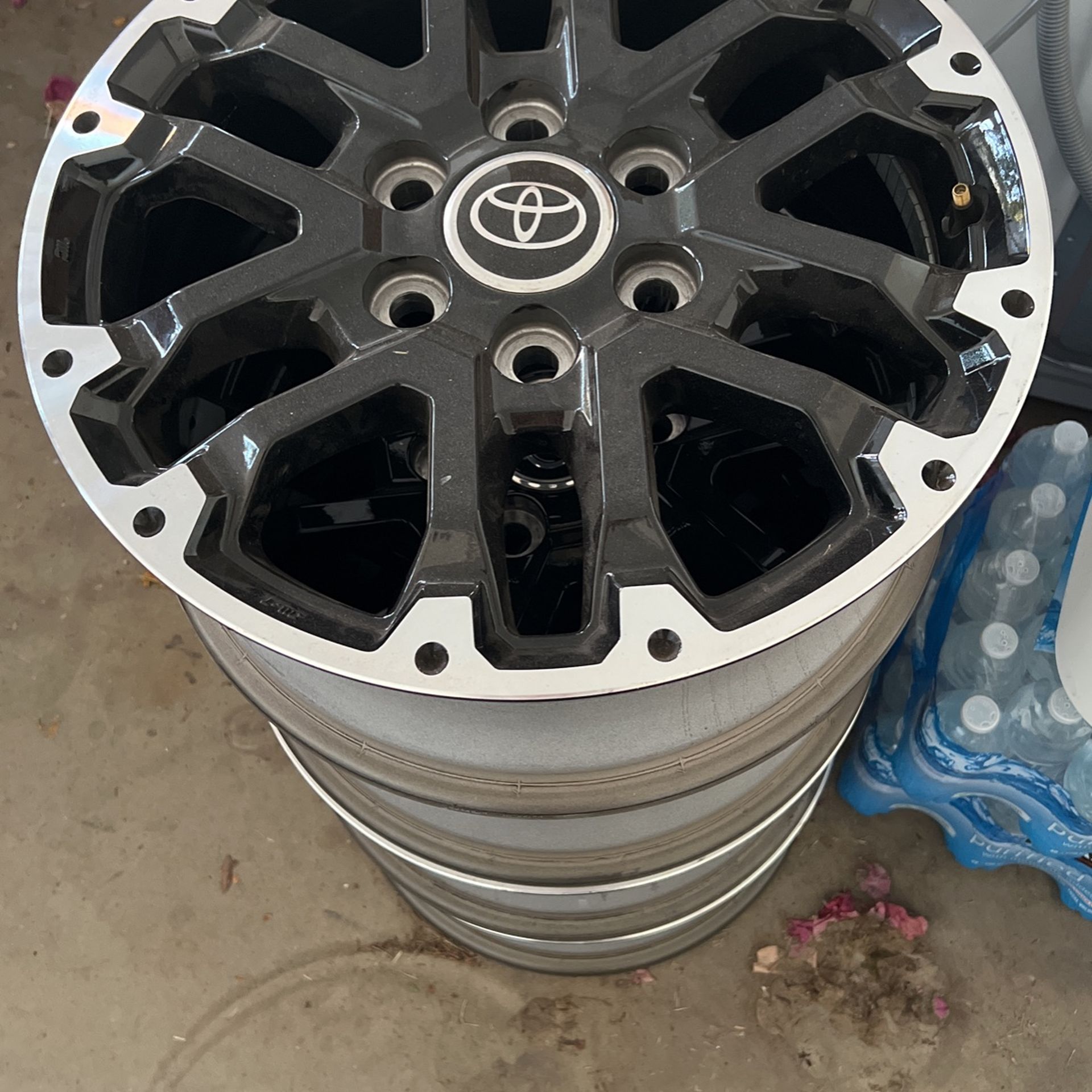 2022 Toyota Tundra, 18 Inch Factory Wheels