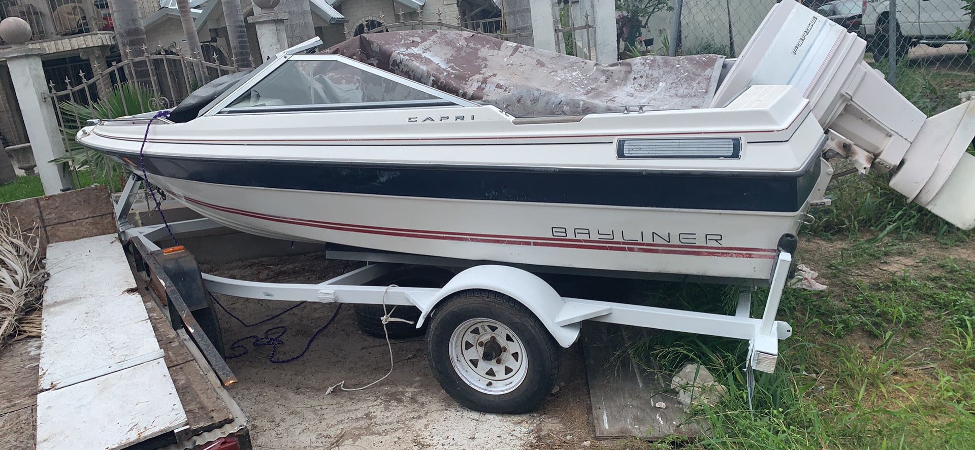 Photo 16 foot Bayliner ski boat Will trade for a Ford truck