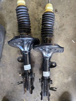 left and right struts. Fits for 05 to 2006 kia sportage