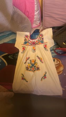 Vestido artesanal talla  6 $25 camisa $15