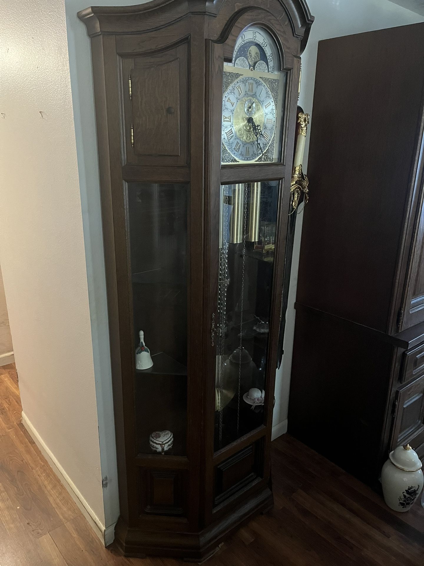 Howard Miller Grandfather Clock (majestic 2)