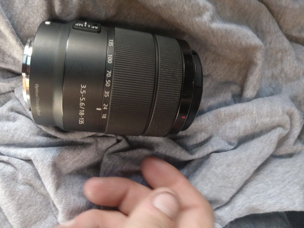 Sony E 18-135mm f/3.5-5.6 OSS E-Mount Telephoto Zoom Lens SEL18135