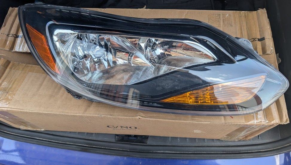 Used passenger side headlight 2014 Ford Focus ST