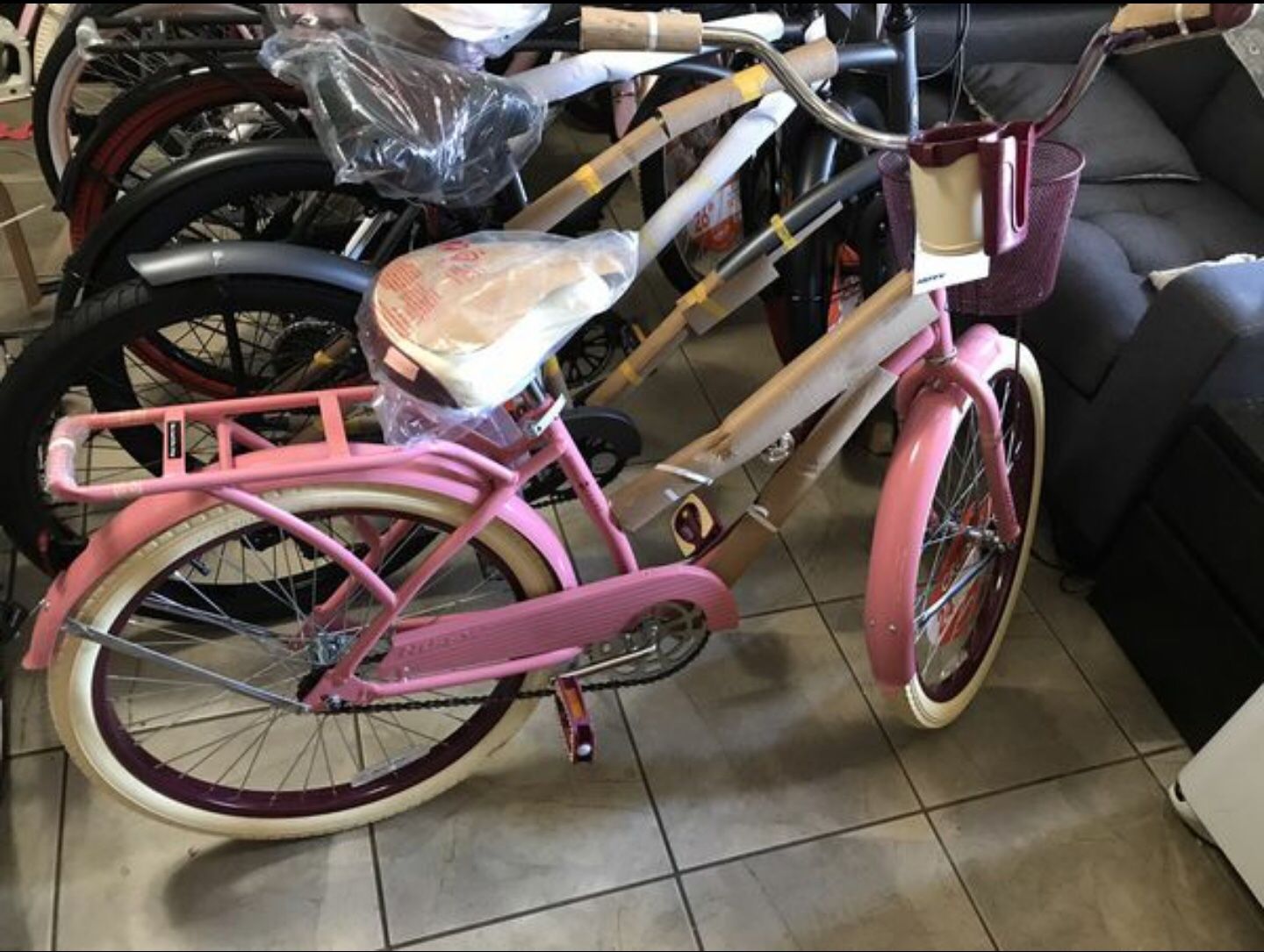 Huffy 24 Nel Lusso Girls' Cruiser Bike, Pink Blush Powder