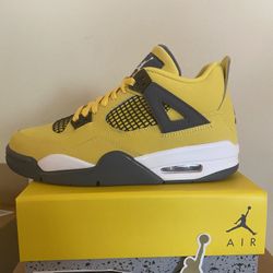 Jordan 4 Lighting New Size 6.5y