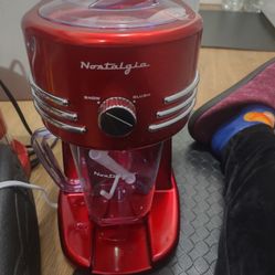 Nostalgia slushy maker 