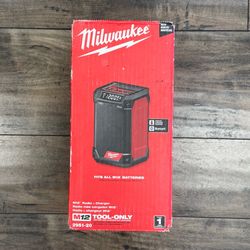 Milwaukee 2951-20 M12 Radio + Charger