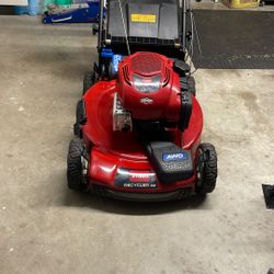 Self propelled lawnmower