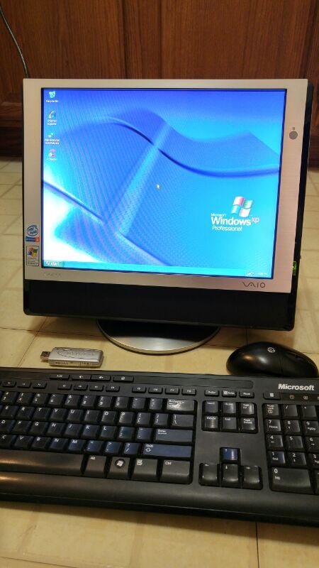 Sony Vaio All-in-one PCV-V200G Windows XP Pro Office 2010
