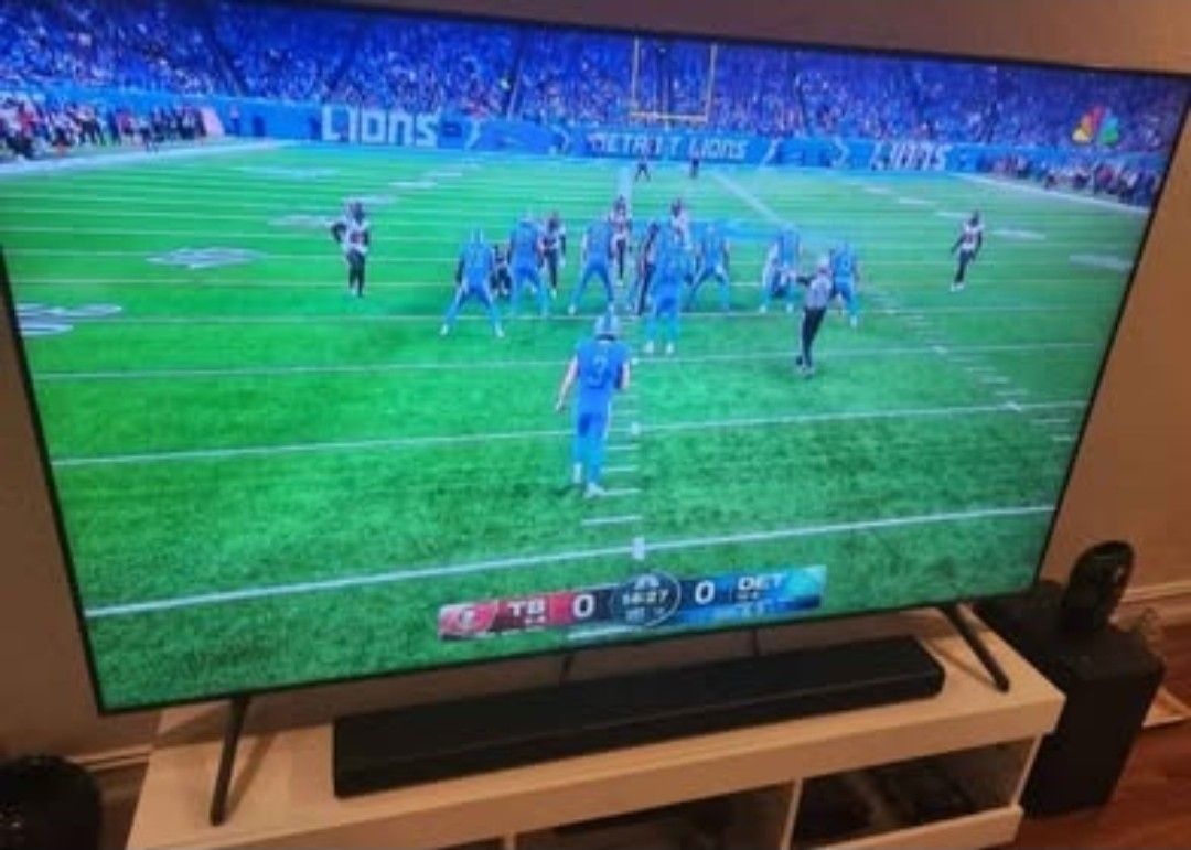 Samsung 70” Class 7 Series LED 4K UHD Smart Tizen TV