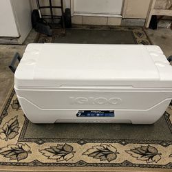 Igloo 7 Day Ice Cooler 152 Qt Used Once For Camping 