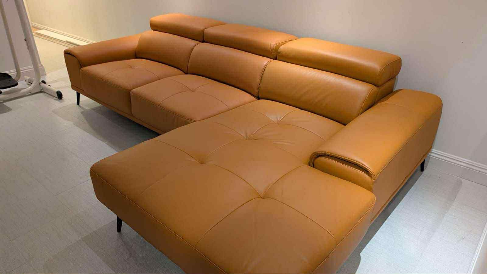 New Luxury Leather Sectional Couch / Free Delivery