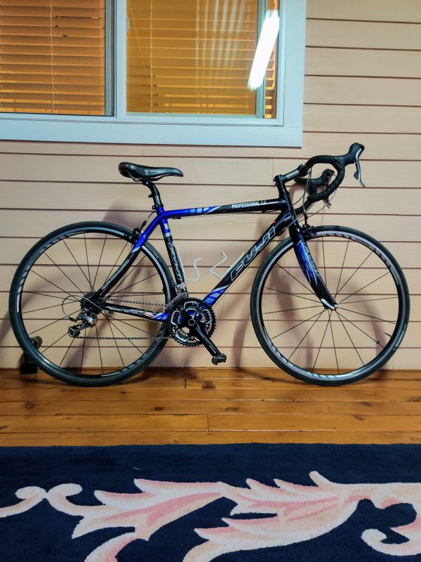 fuji carbon fiber bike