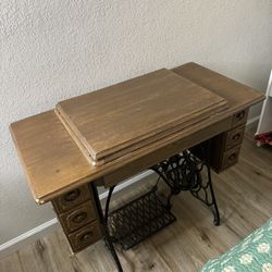 Singer Sewing Machine 