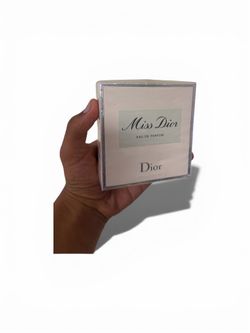 Miss Dior Eau de Parfum – 100ML (Brand New Sealed)