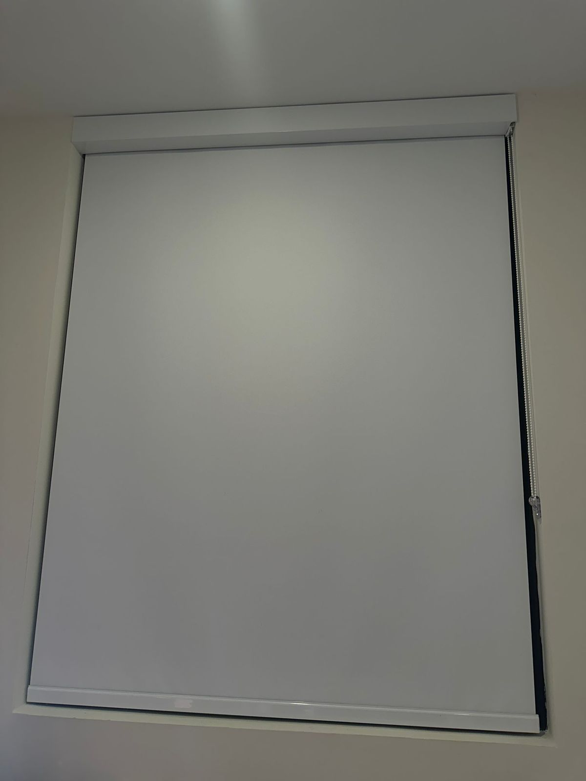 Black out roller shades